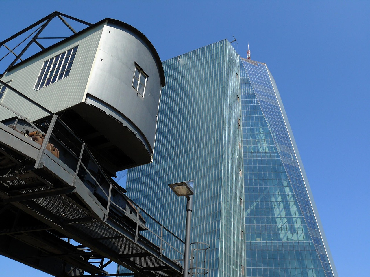 小型噴泉設備價格探討，影響因素及市場行情分析